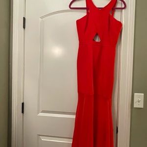 Beautiful mermaid fit gown perfect for prom/ weddings!